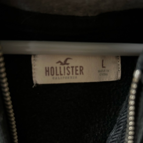 Hollister zip up size L in good condition - Picture 3 of 3